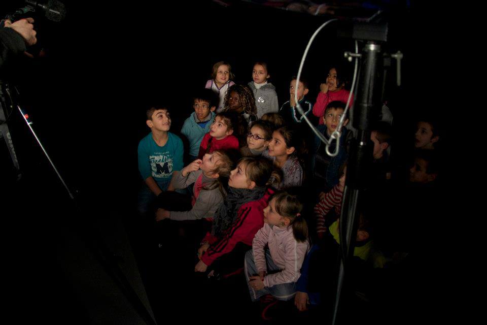 Magicien pour enfants, à domicile, sur scène